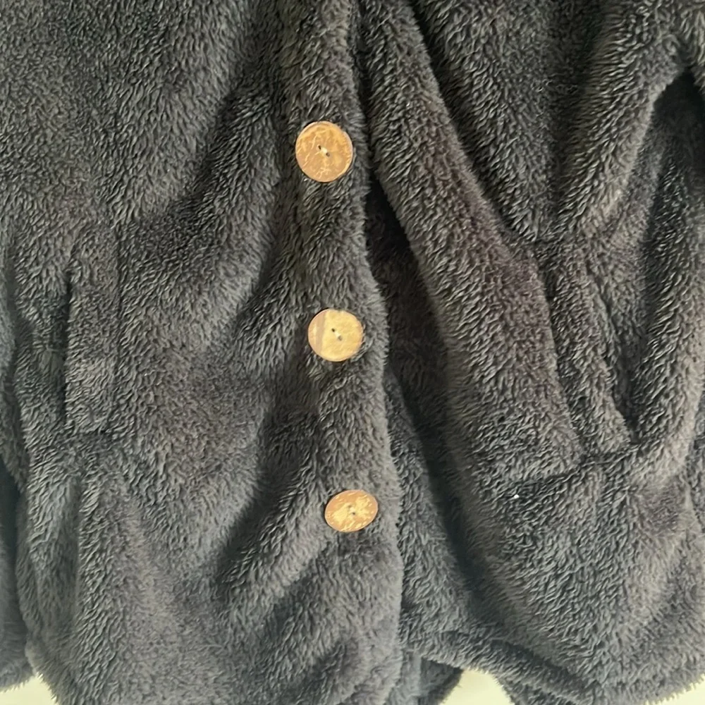 NWOT Lightweight hooded fleece with buttons